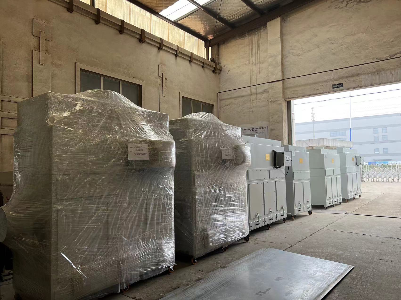 一批激光切割机除尘器发货中—张家港乐虎lehu工业吸尘器