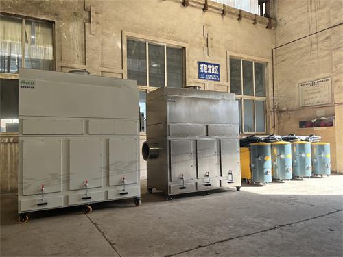 脉冲滤筒除尘器和工业吸尘器打包发往浙江、吉林——乐虎lehu工业_乐虎lehu